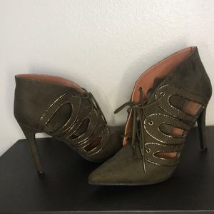 Women’s heel booties